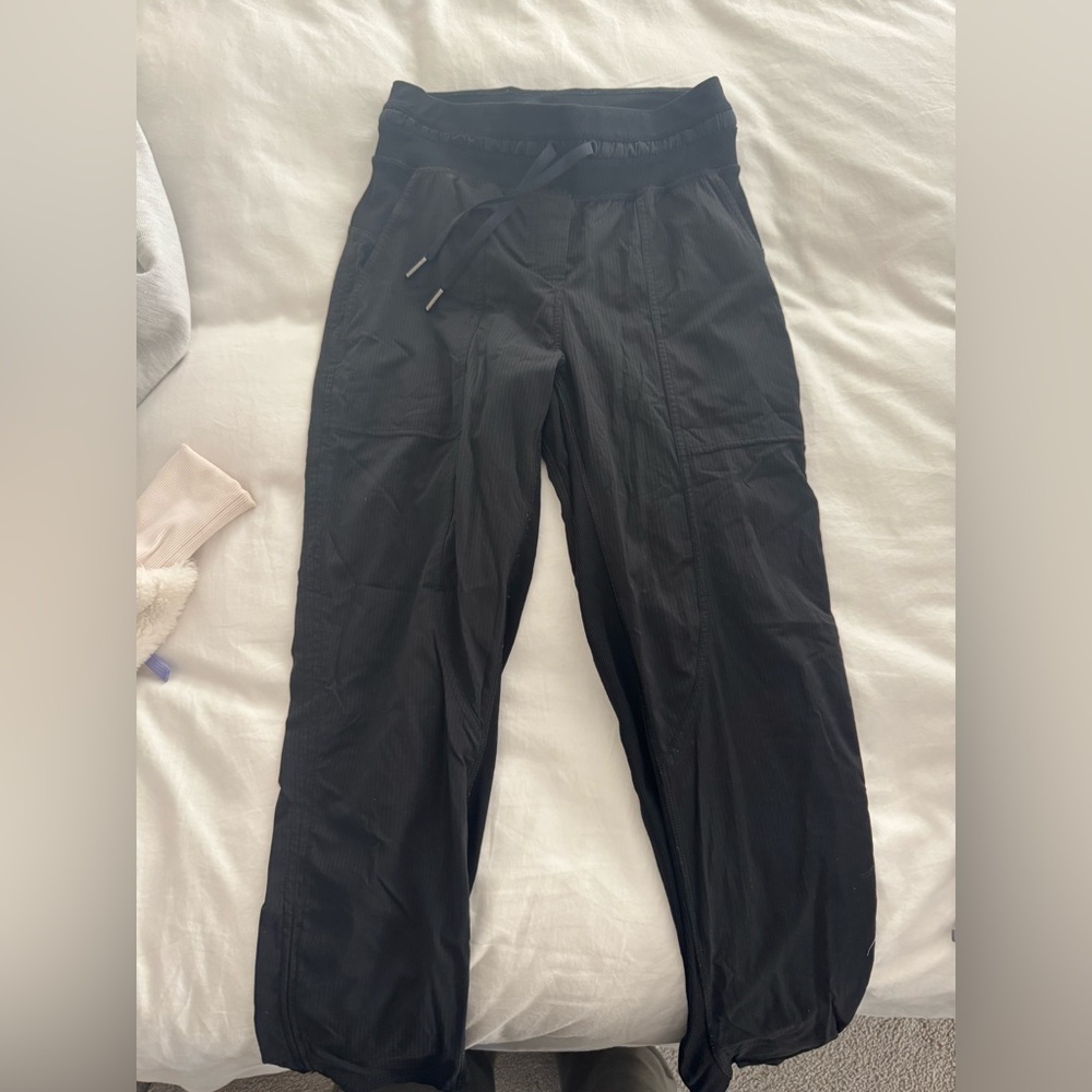 Lululemon relaxed dance pant in black size 2